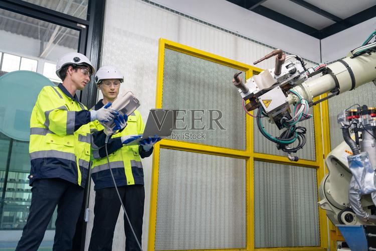 智能工廠的守護者 自動化機器臂系統的幕后團隊